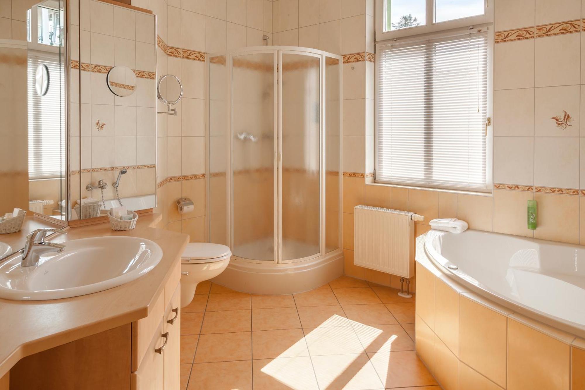 Ostseehotel Villen Im Park - Ein Rovell Hotel 塞巴特黑灵斯多夫 外观 照片