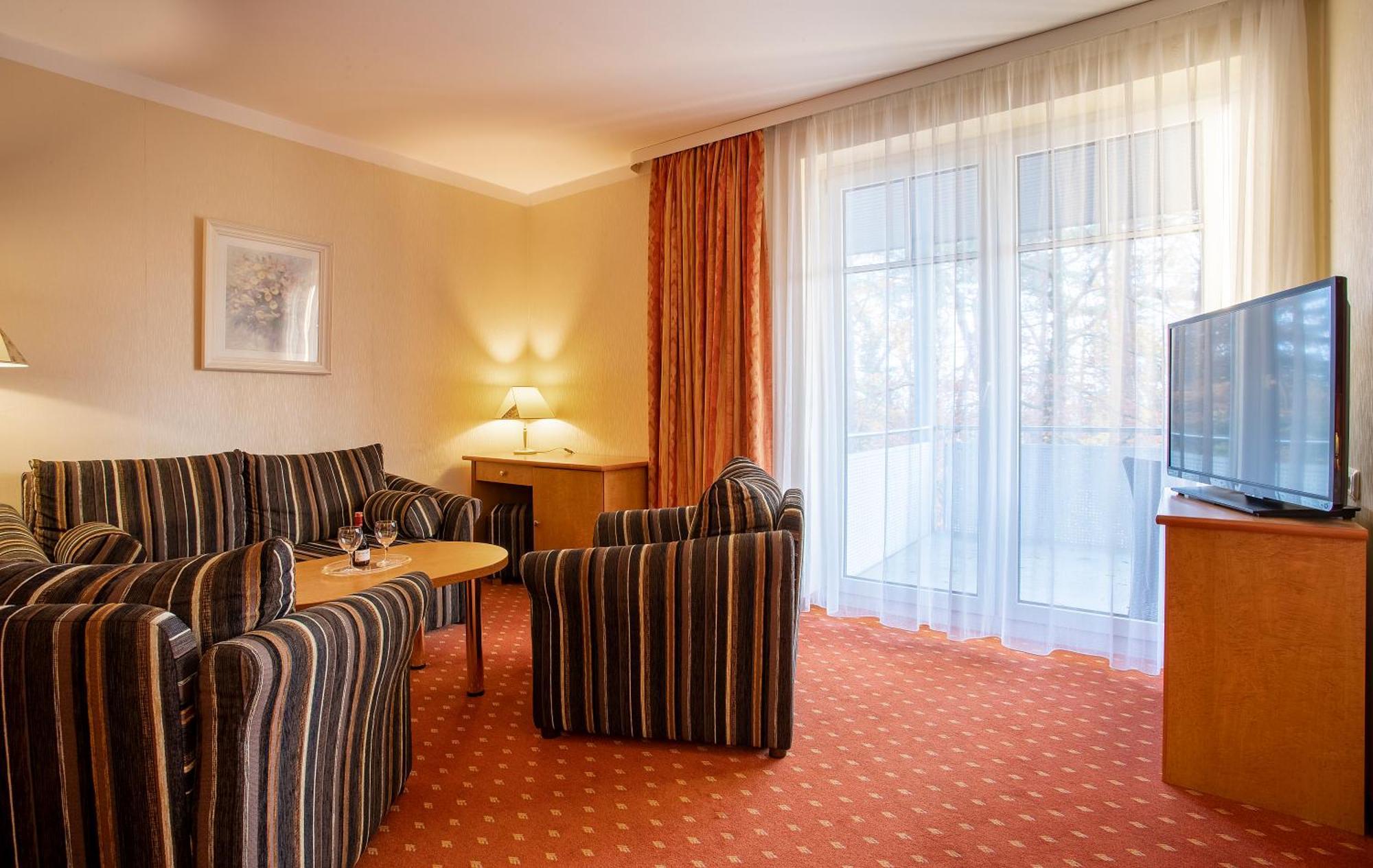 Ostseehotel Villen Im Park - Ein Rovell Hotel 塞巴特黑灵斯多夫 外观 照片